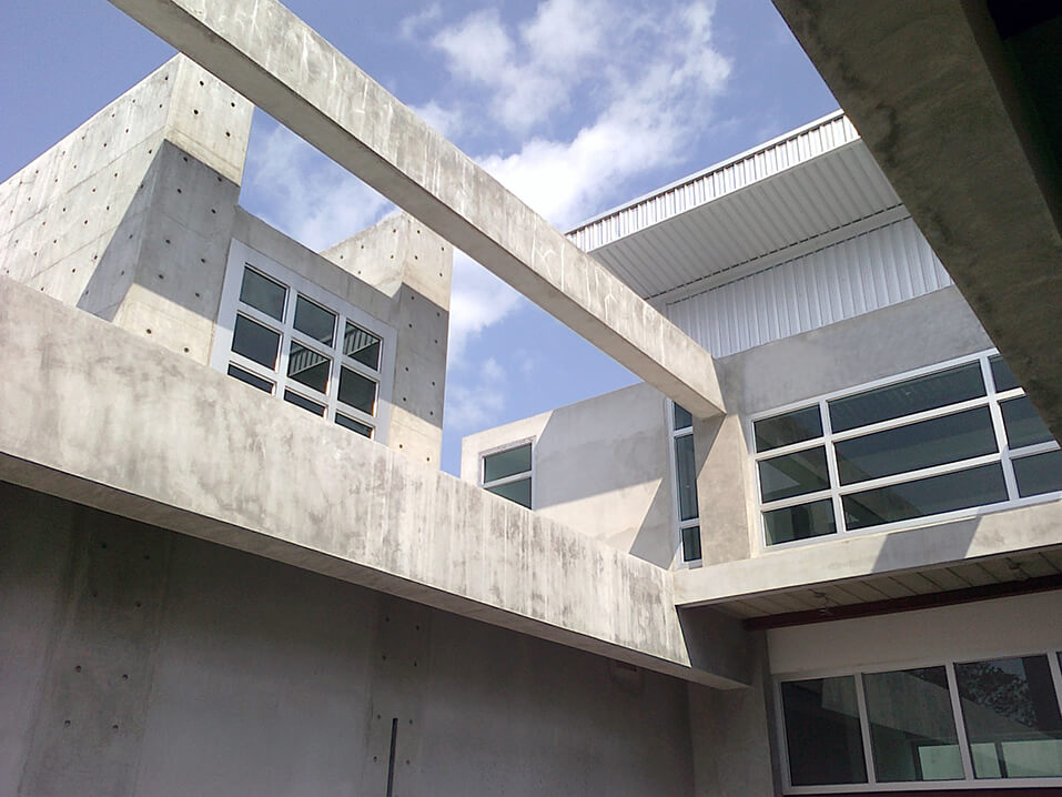 Mario Kleff Concrete House